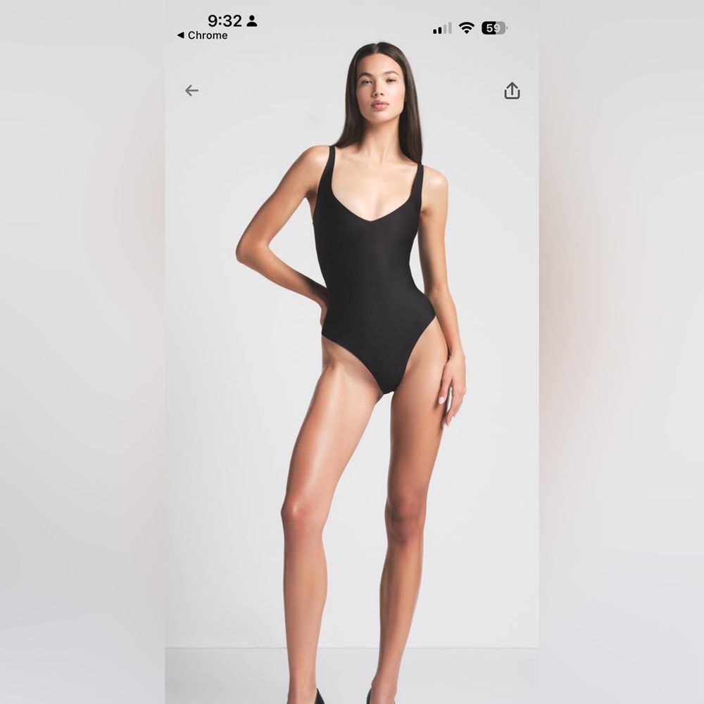 SKIMS Body Core Sculpt Plunge Thong Bodysuit in Onyx size S NWT - Picture 2 of 9